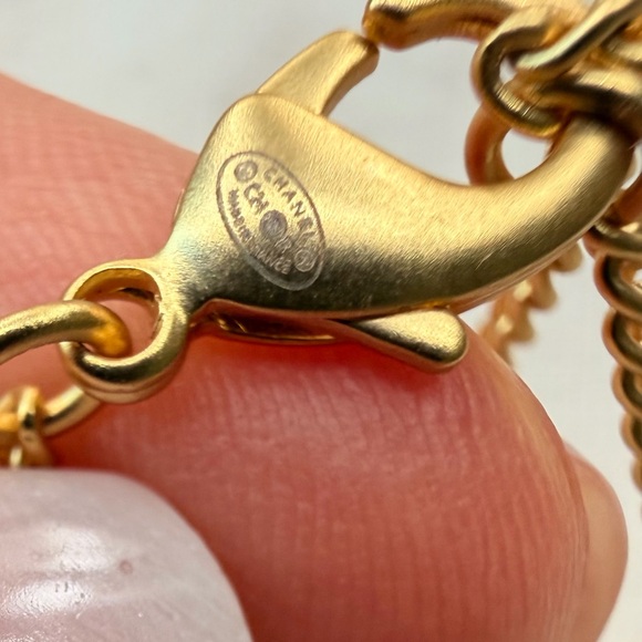 🍁✨CHANEL Gold-Tone CC Pendant Necklace with Multicolor Gem Accents - Picture 8 of 14